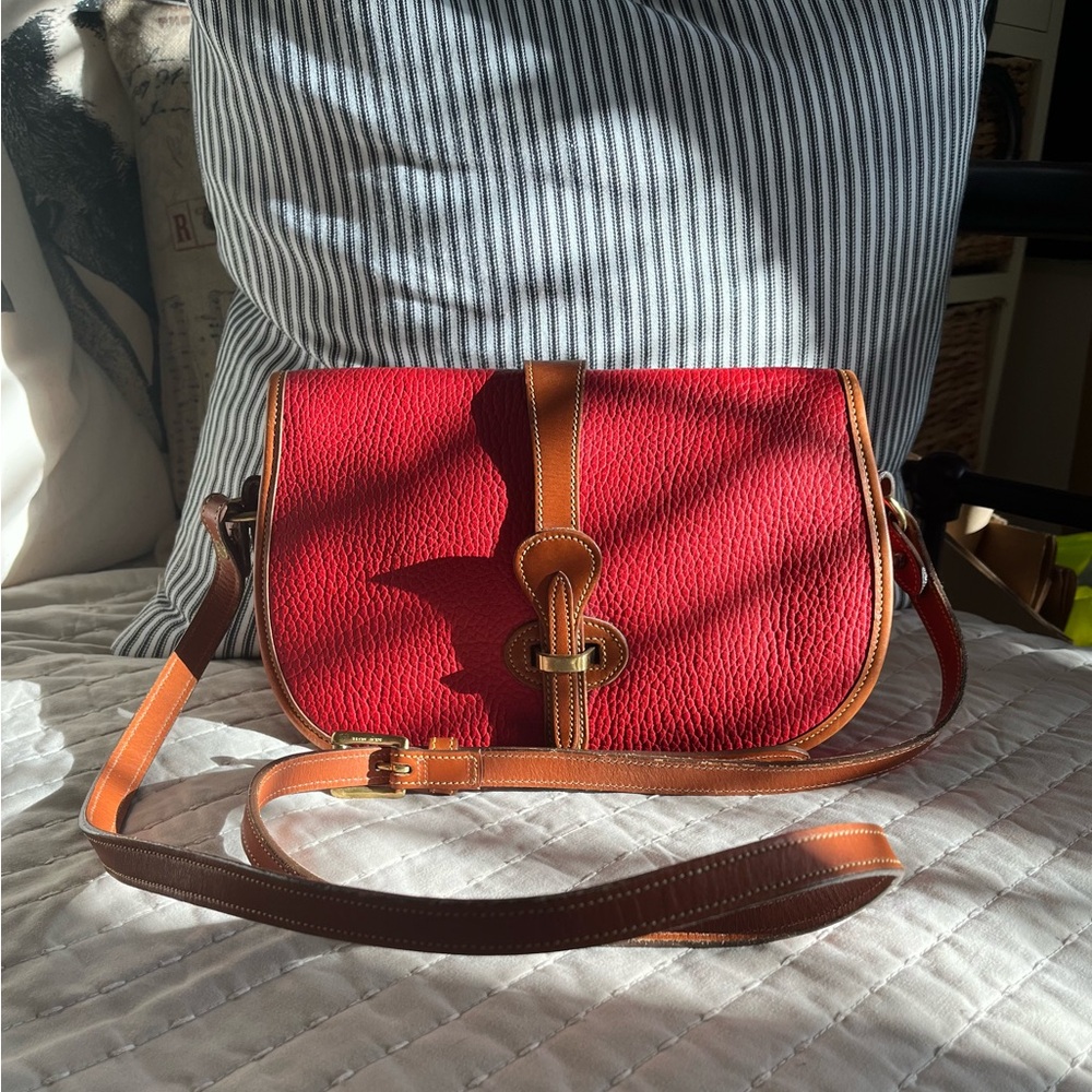 Dooney & Bourke Crossbody Pebble Leather like new.